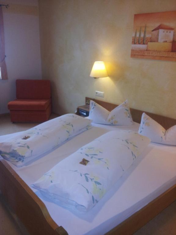 Hotel - Restaurant Hirschen - Werneths Landgasthof Beim Europa- Park Rust Rheinhausen Esterno foto