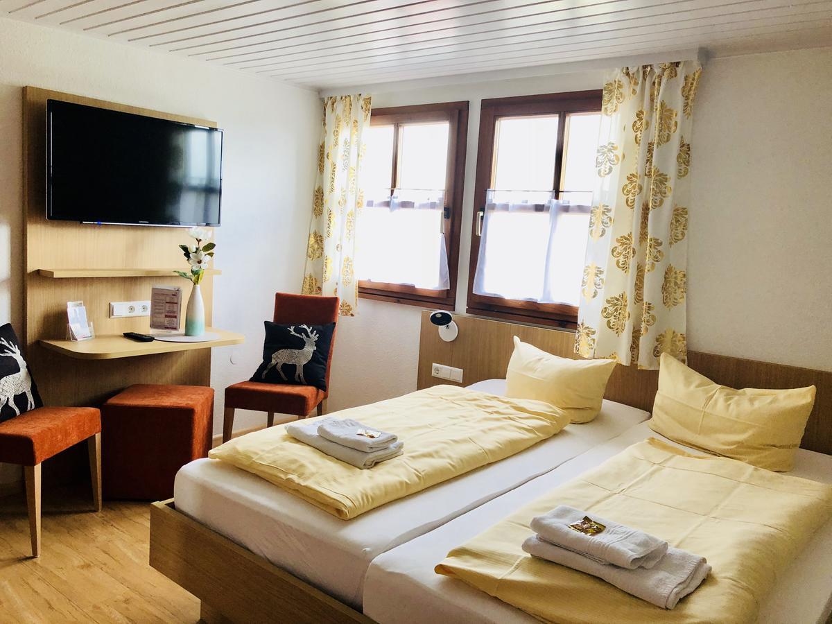 Hotel - Restaurant Hirschen - Werneths Landgasthof Beim Europa- Park Rust Rheinhausen Esterno foto