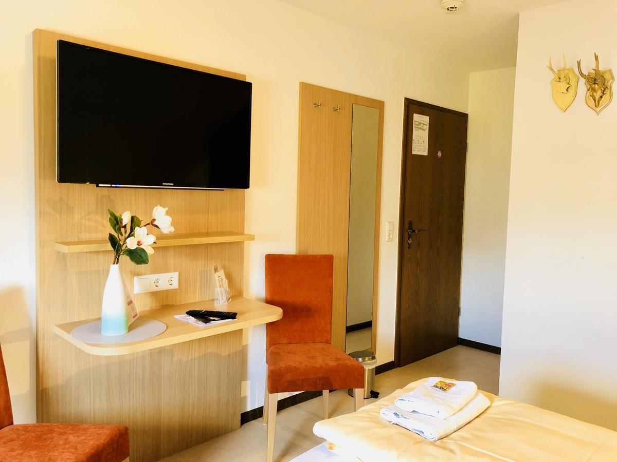 Hotel - Restaurant Hirschen - Werneths Landgasthof Beim Europa- Park Rust Rheinhausen Esterno foto