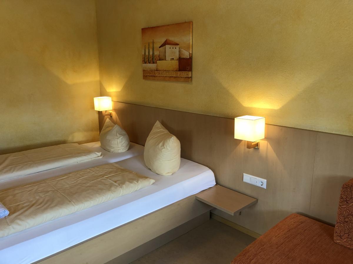 Hotel - Restaurant Hirschen - Werneths Landgasthof Beim Europa- Park Rust Rheinhausen Esterno foto